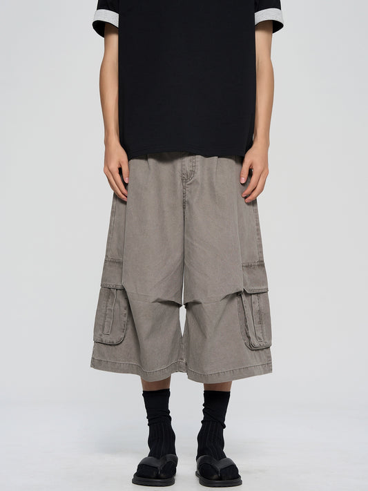Pleats Pocket Loose Shorts