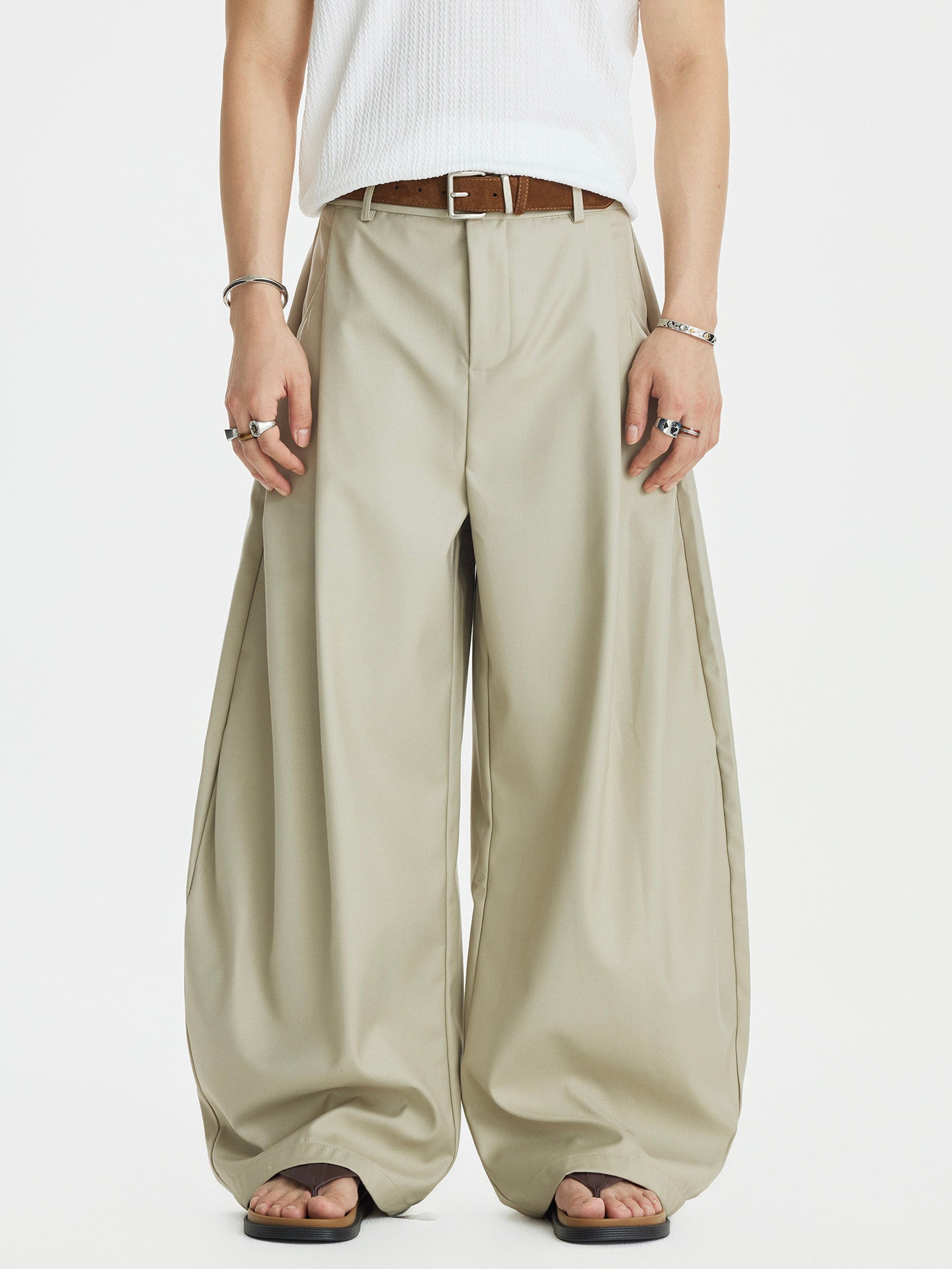 Draped Clean Fit Wide-Leg Pants