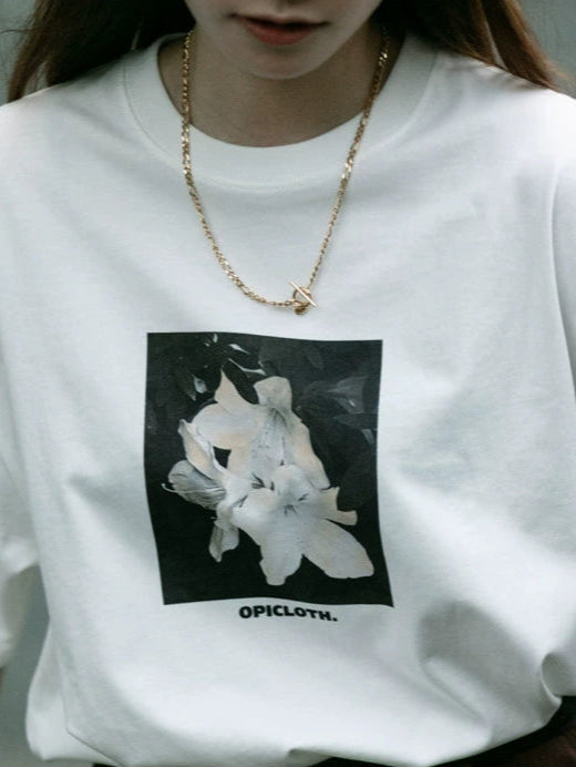 Vintage-Inspired Lily Floral Imagery Crewneck Tee