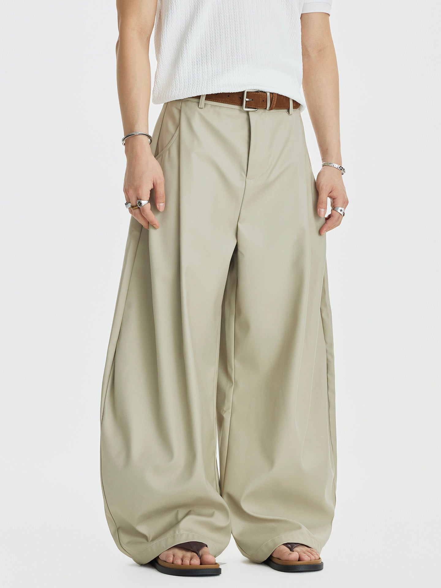 Draped Clean Fit Wide-Leg Pants