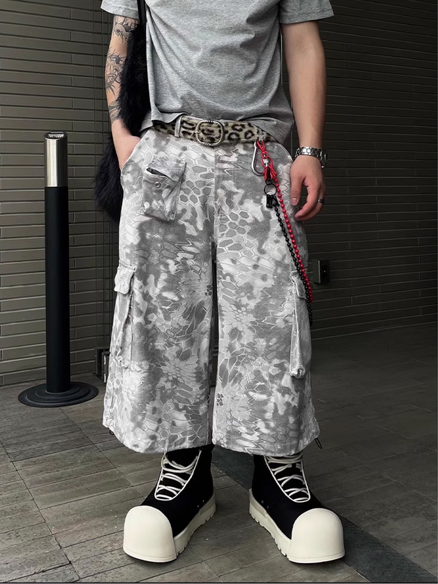 METAL COATING CARGO DENIM PANTS