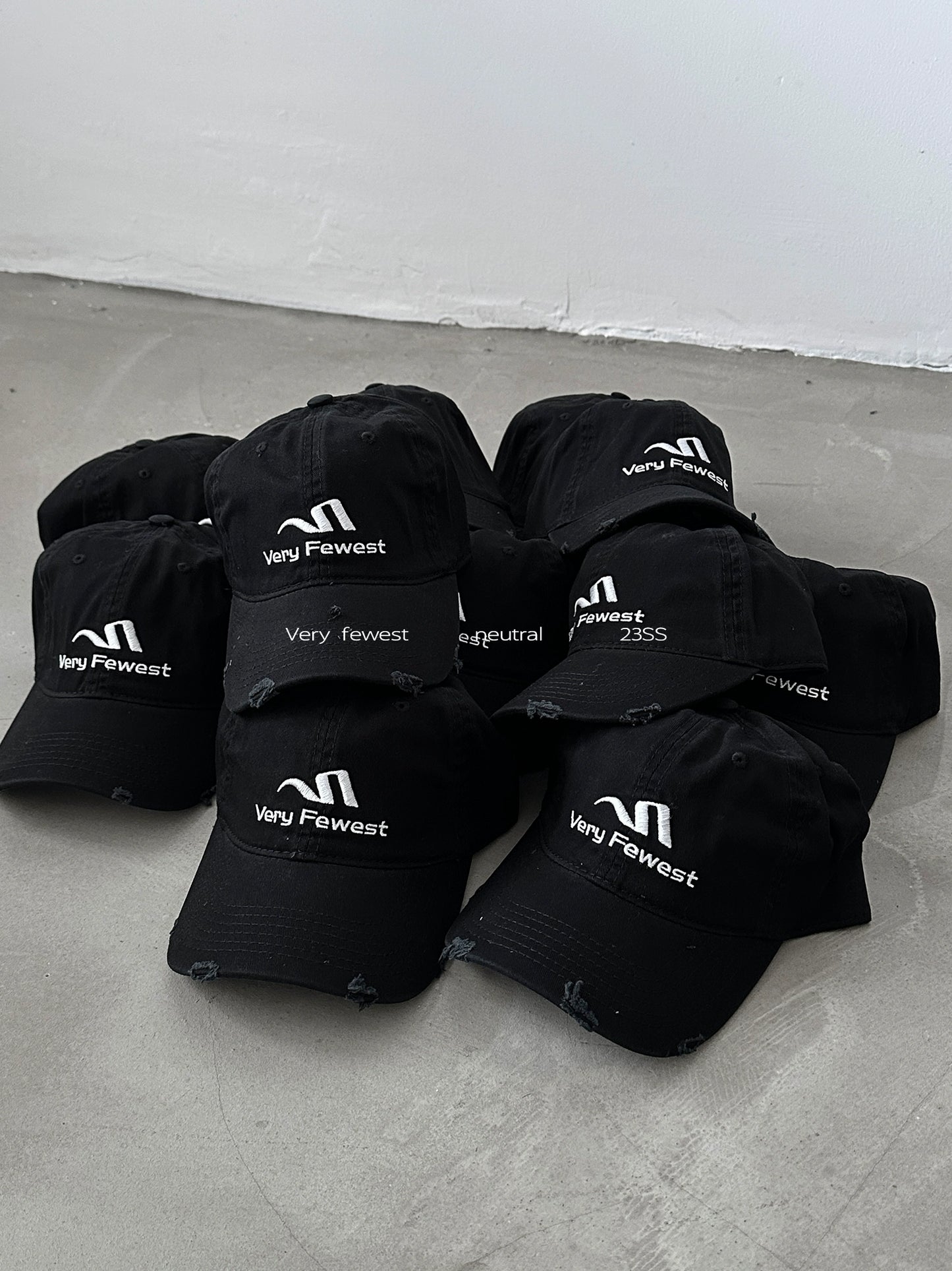 LOGO EMBROIDERY BLACK CAP